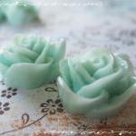 12 Resin Roses Cabochons Fl..