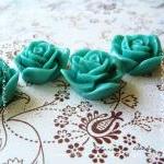 12 Resin Roses Cabochons Fl..