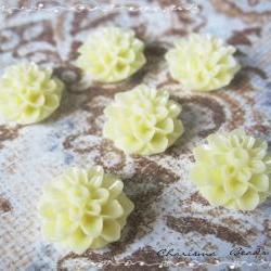 12 Resin Chrysanthemum Flower Cabochons Accessory 15x8mm